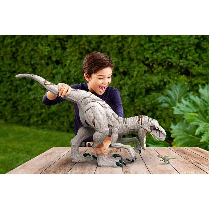 Jurassic World - "Dominion: Ein neues Zeitalter" Riesendino Atrociraptor Actionfigur, extragroß